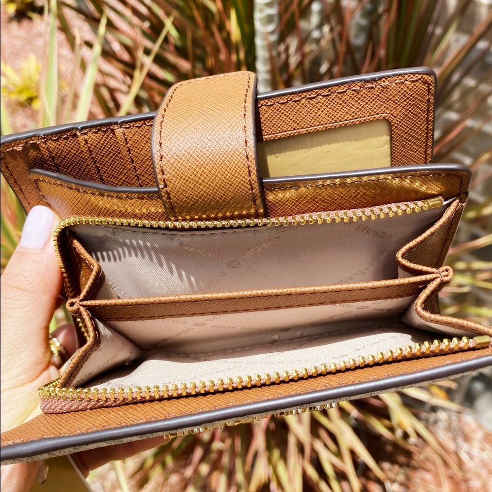 Michael Kors Bifold Wallet MK Coin Pouch Vanilla - Picture 6 of 8